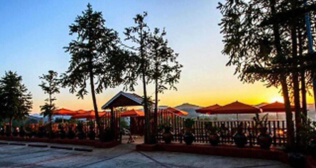 Hill Top Villa Hotel 格劳 外观 照片